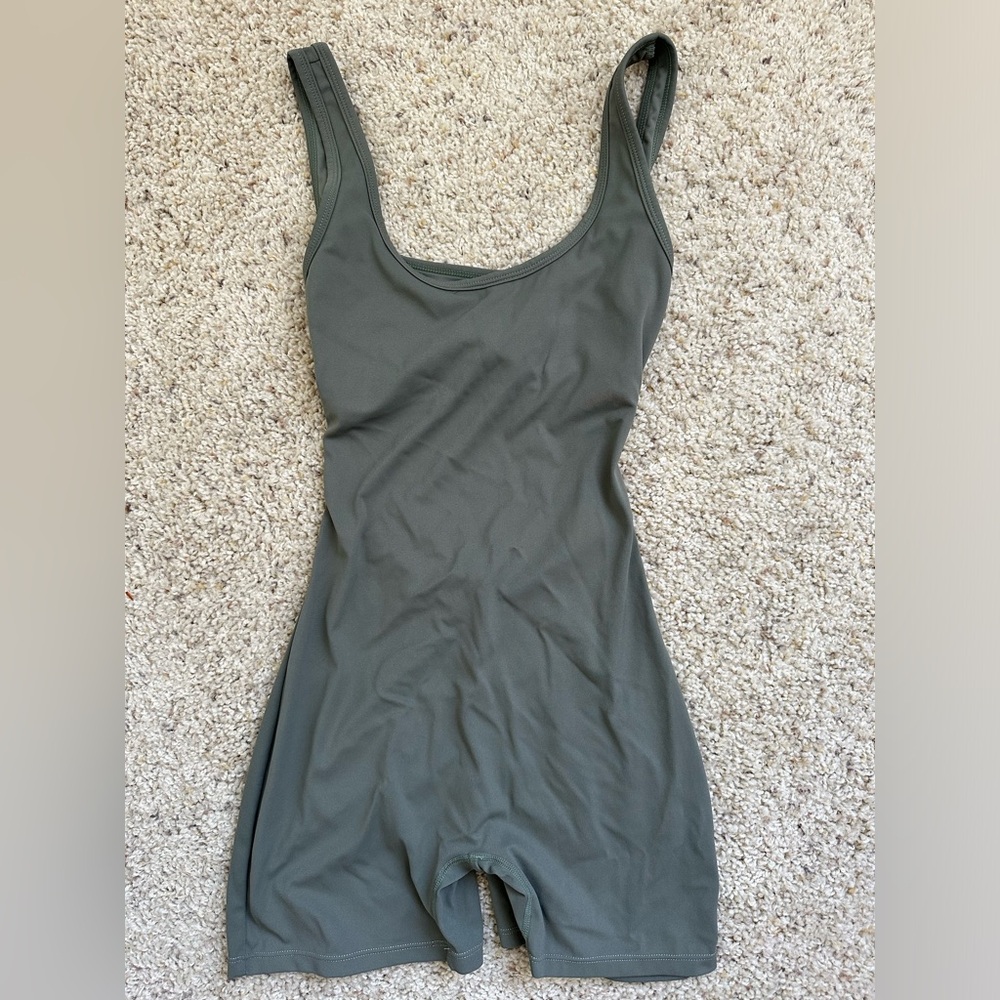Workout Back Scrunch Bodysuit - Picture 2 of 8